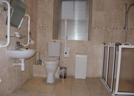 Craig y Nos Castle Accommodation Room 11 disabled bathroom Wedding Venues South Wales - Craig y Nos Castle Accommodation Room 11 disabled bathroom