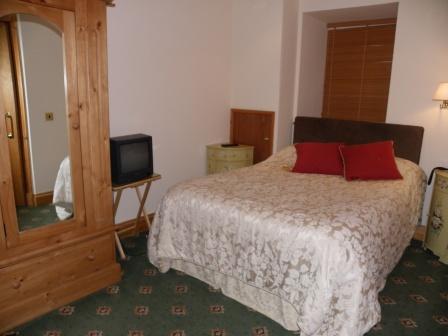 Craig y Nos Castle Disabled en-suite Room 12 Wedding Venues South Wales - Craig y Nos Castle Accommodation Room 12