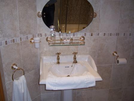 Craig y Nos Castle Accommodation Room AB16 bathroom Wedding Venues South Wales - Craig y Nos Castle Accommodation Room AB16 bathroom