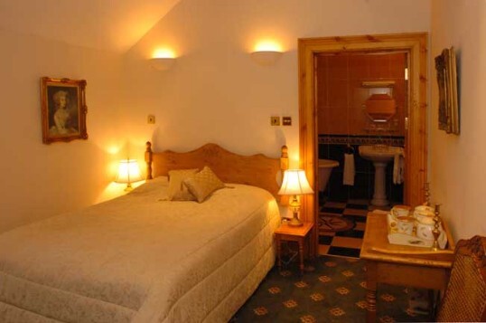 Craig y Nos Castle En-Suite Accommodation Room 21 Wedding Venues South Wales - Craig y Nos Castle Accommodation Room 21