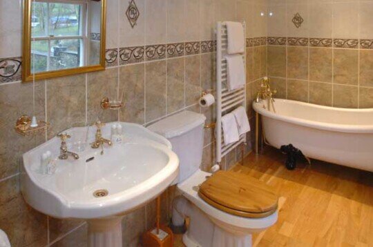 Wedding Venues South Wales - Craig y Nos Castle Accommodation Room AB28 bathroom