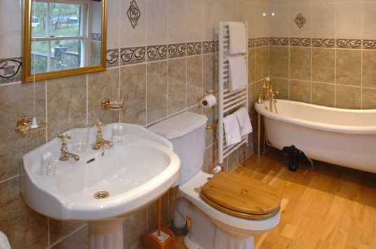 AB28 Bathroom at Craig y Nos Castle wedding venue Pontardawe