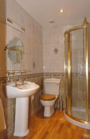 Craig y Nos Castle AB33 en-suite shower room Wedding Venues South Wales - Craig y Nos Castle AB33 en-suite shower room